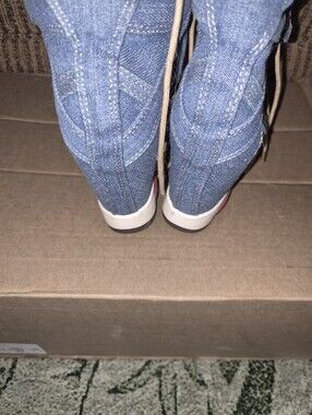 NWOT Classic Blue Denim Women Jeans - Versatile Everyday Style